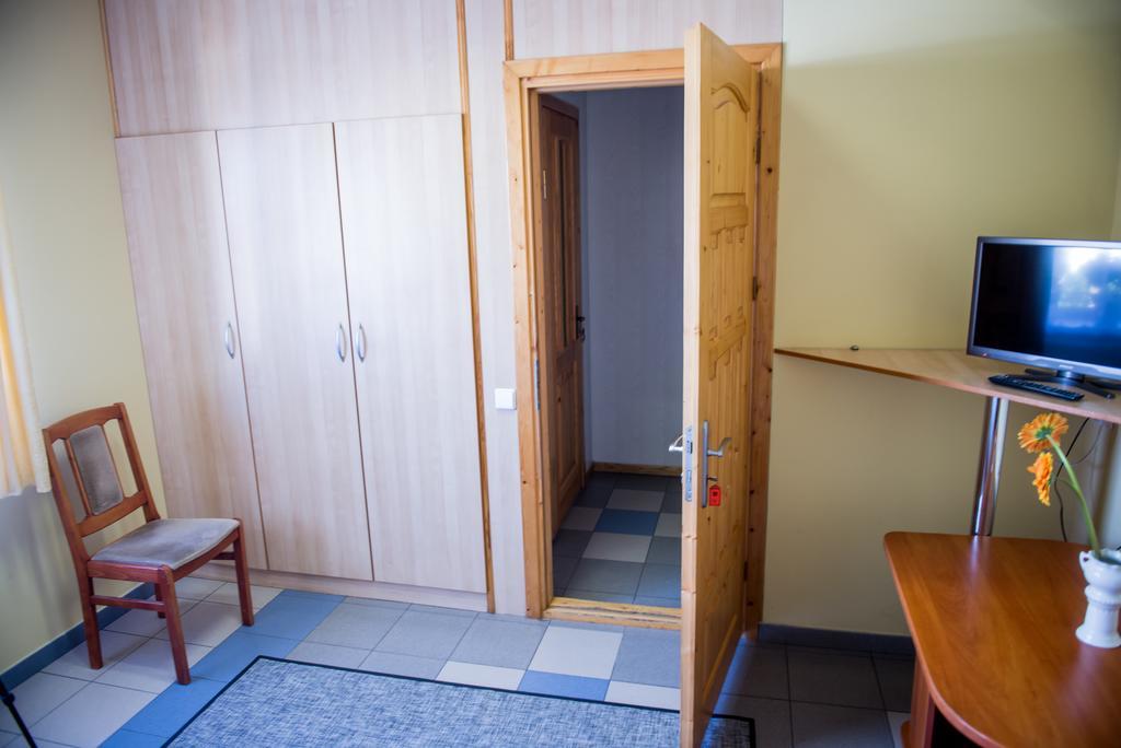 马里扬泊列 Eiva旅舍 外观 照片